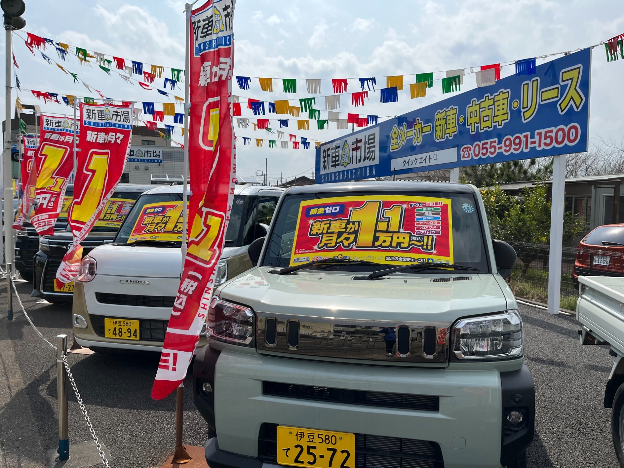 看板の後ろは綺麗な富士山